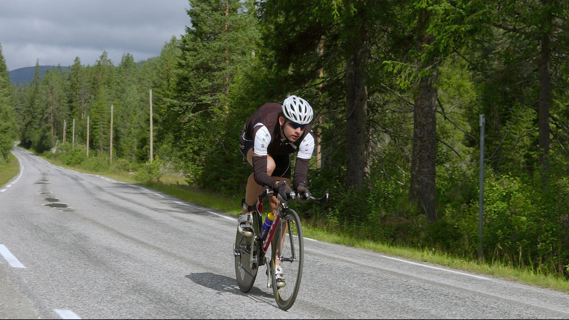 舞台中央的狼嚎，当爱德华兹在末节撕碎爵士，篮球世界迎来新王加冕